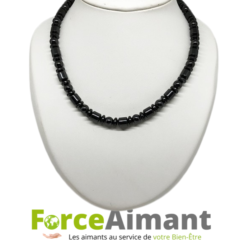 Collier Hématite Magnétique Espace avec perles noires brillantes au design élégant.