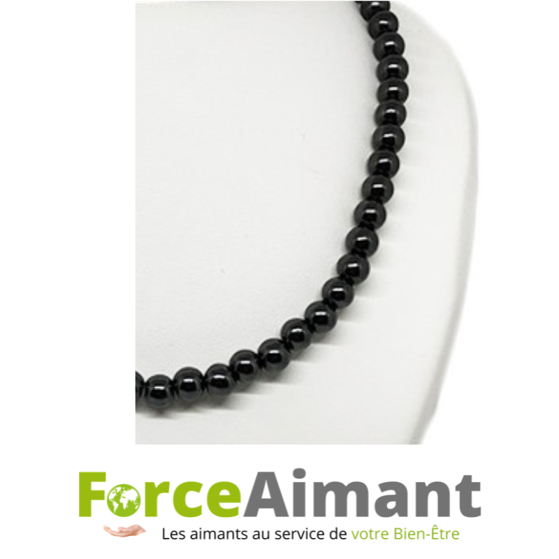 Détail des perles du Collier Hématite Magnétique Olympe à la finition brillante.