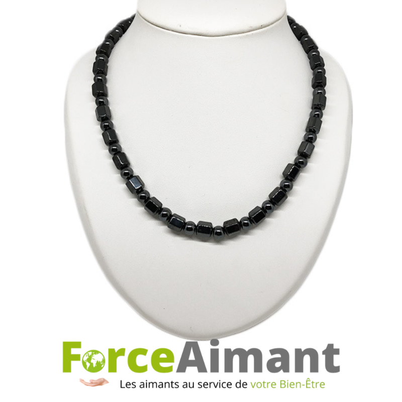 Collier Hématite Magnétique Planète avec perles noires brillantes au design élégant et harmonieux.