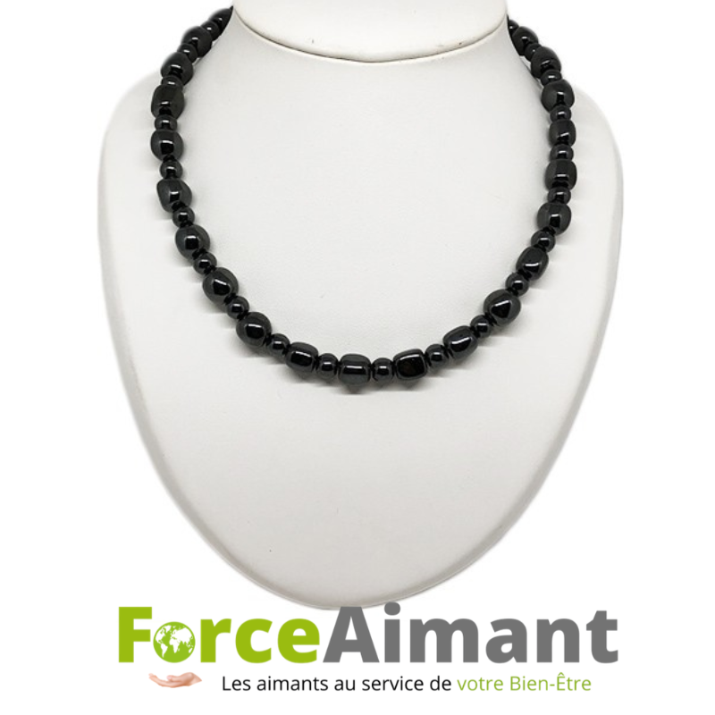 Collier Hématite Magnétique Univers avec perles noires brillantes au design élégant et harmonieux.